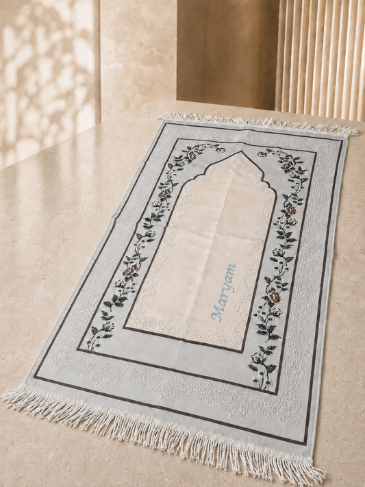 isimli-ipek-saten-namaz-seccade-mavi